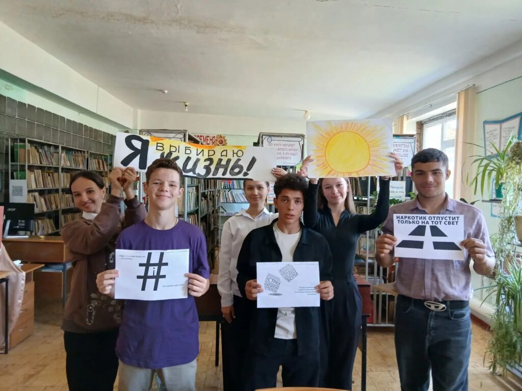 В рамках месячника антинаркотической направленности и популяризации здорового образа жизни сегодня ,24 июня, в преддверии Международного дня борьбы с наркоманией и незаконным оборотом наркотиков,в биб