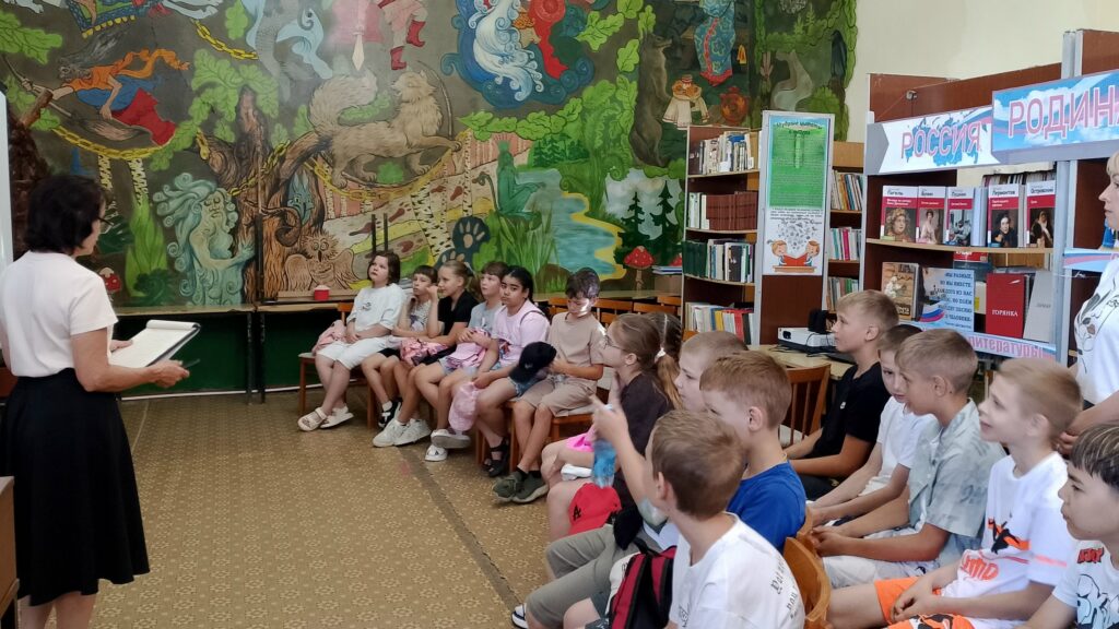 В Детской библиотеке для ребят пришкольного лагеря «Радуга» группы «Непоседы» прошел час познания «Четвероногим за верность и преданность». Ведущая рассказала ребятам, что памятники устанавливают не т