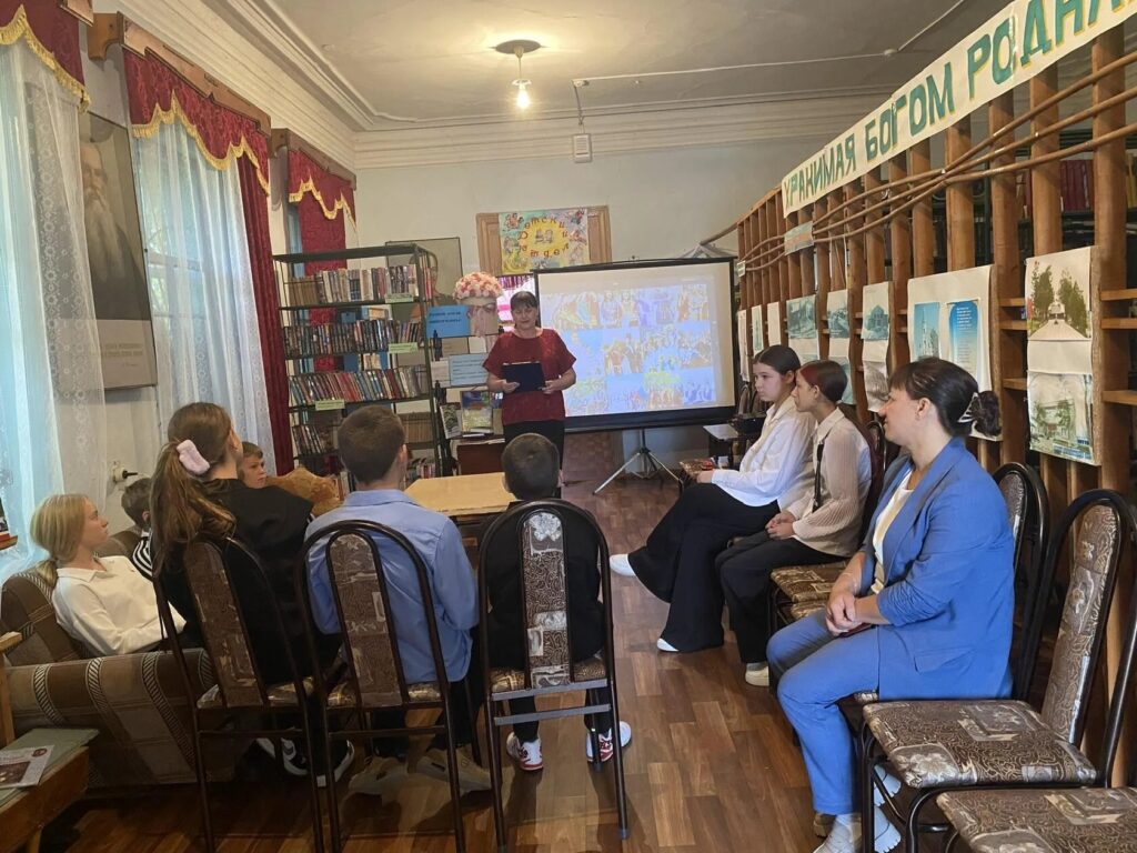 В рамках Года единства народов России МКУК «ЦБС КМО СК» ФБ№12 с. Дмитриевского продолжает знакомить читателей с удивительным миром культуры народов России. Копилка добрых традиций «От истоков до наших
