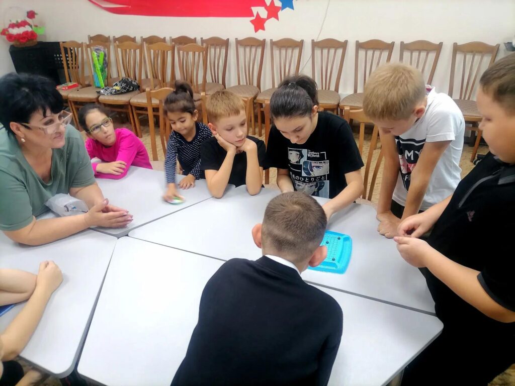 ✨ Урок доброты: «Особый взгляд на мир» ✨ 15 октября, в преддверии Международного дня белой трости, сотрудники центральной библиотеки посетили отделение реабилитации детей и подростков с ограниченными