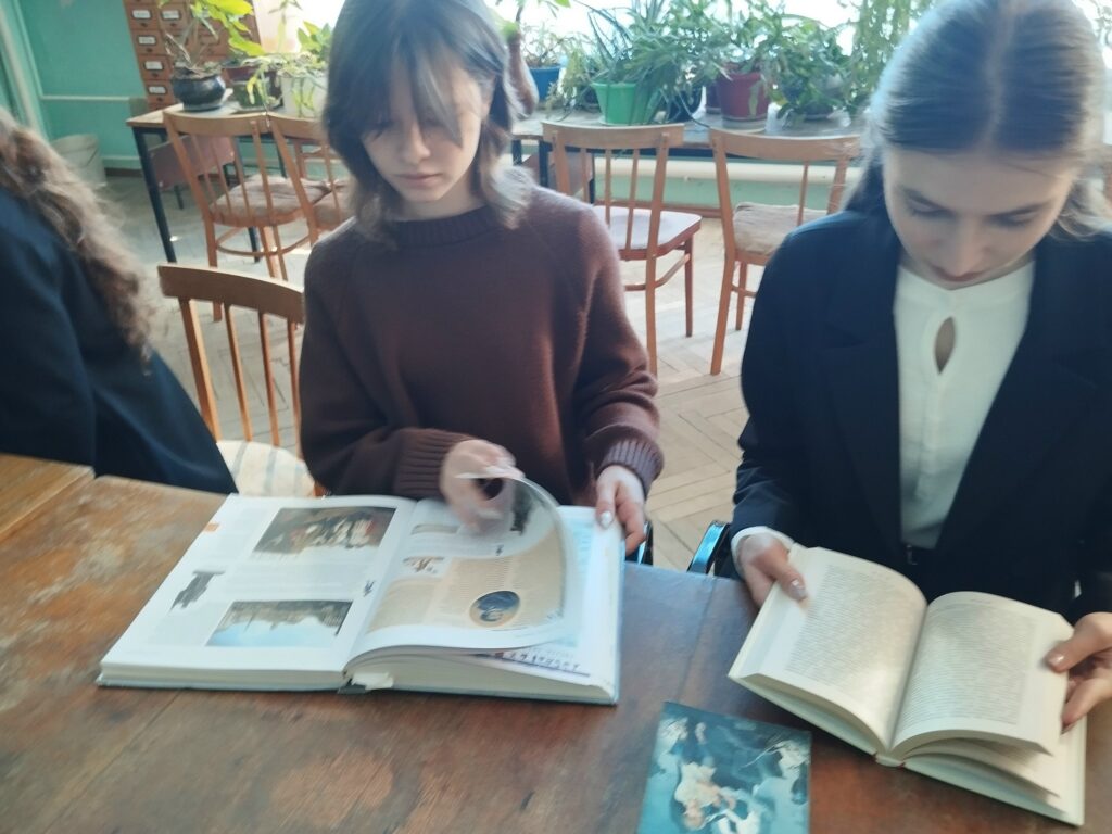 9 октября — Всероссийский день чтения. Книги для человечества — то же, что память для человека. В них — наша история, в них — открытые истины, в них — накопленные знания и вековой опыт. В начале часа